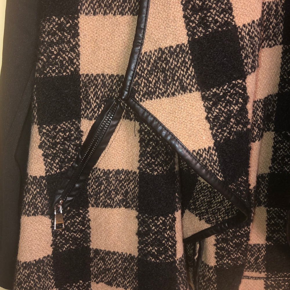 Lulu’s Checkered jacket - Picture 2 of 3